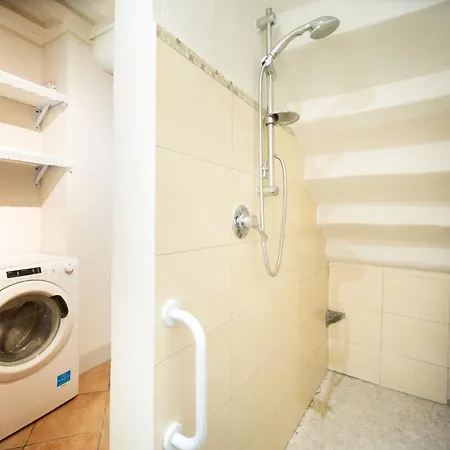 Madalina With Garden Apartman *